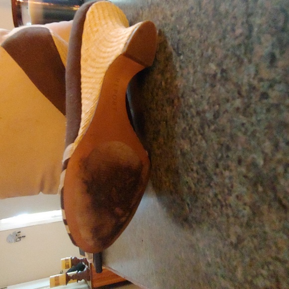 Shoe - Picture 3 of 3